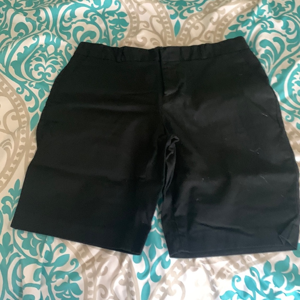 Banana republic shorts - size 6 woman - color black hardly worn